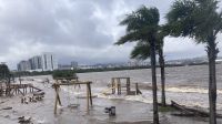 Águas do Guaíba invadem a orla de Porto Alegre; cidade entra em alerta por causa de ciclone