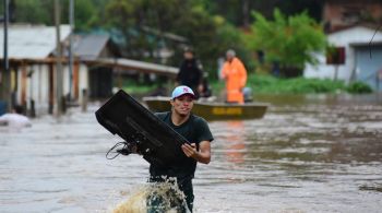 Áreas afetadas por ciclone seguem sob alerta de inundações, segundo a Defesa Civil do estado