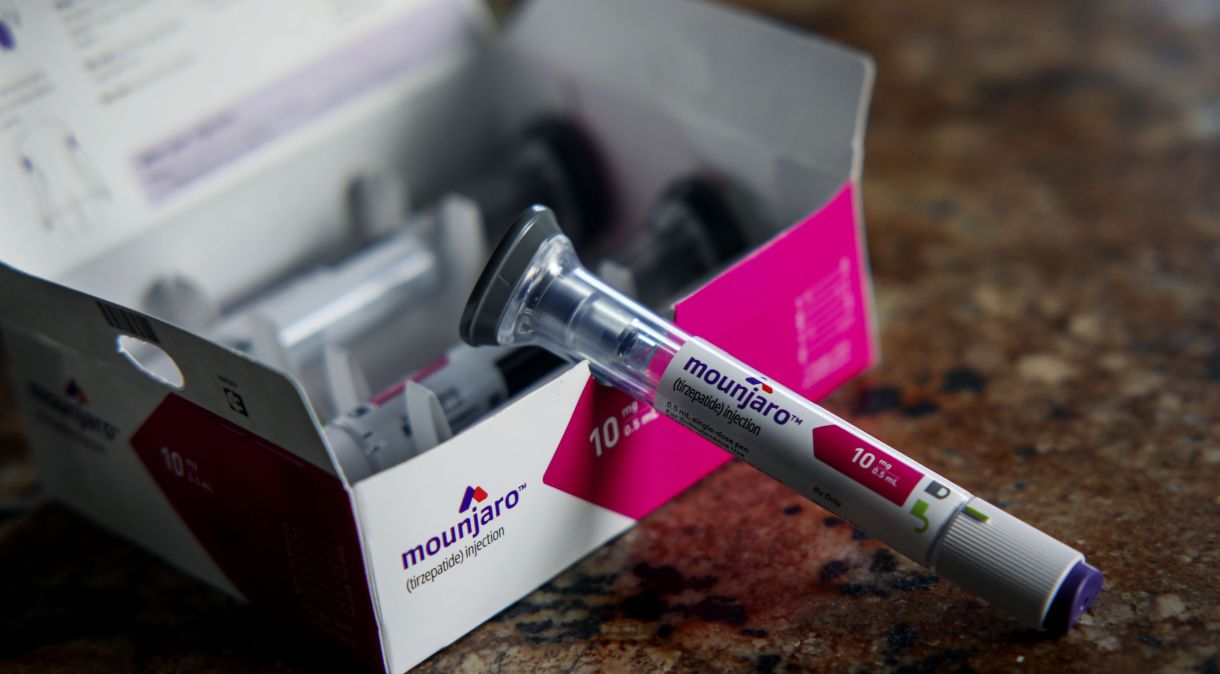 Injeção de Mounjaro, medicamento para tratamento de diabetes mellitus tipo 2.