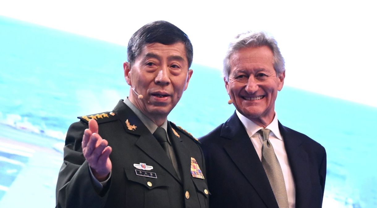 Li Shangfu, ministro da defesa da China, durante evento em Cingapura