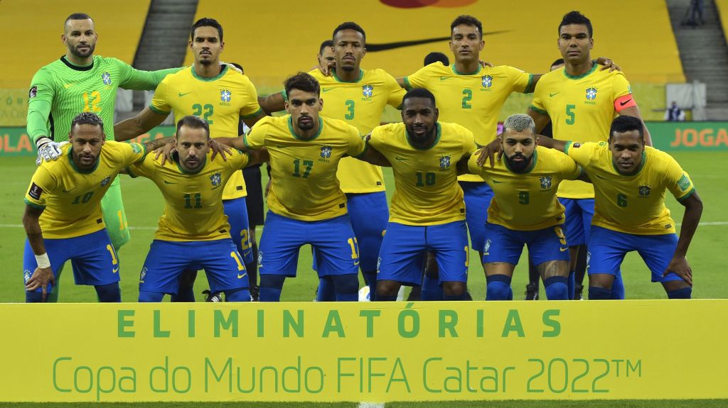 Jogadores da Seleção posam para foto antes de vitória por 2 a 0 contra o Peru, pelas Eliminatórias da Copa de 2022