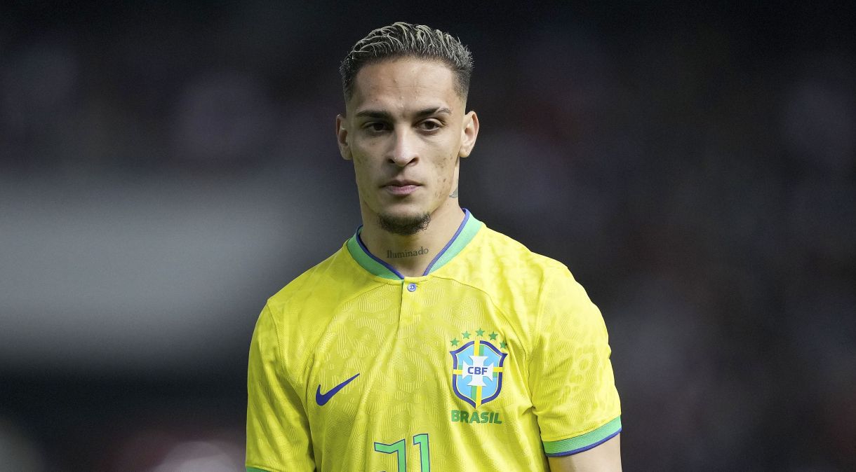 Antony, do Manchester United, foi desconvocado por Fernando Diniz para a estreia do Brasil nas Eliminatórias