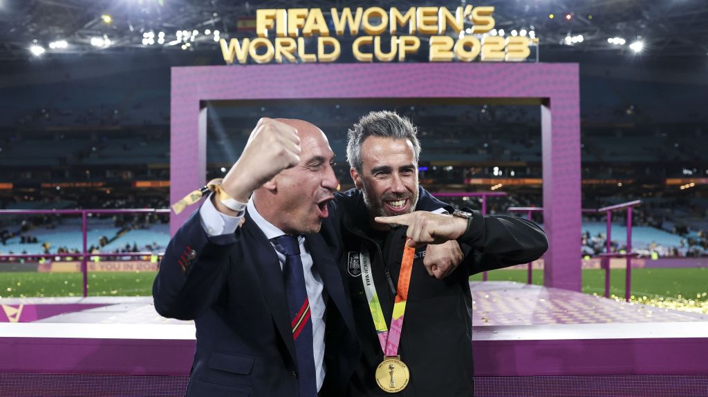 Luis Rubiales e Jorge Vilda durante comemoração do título mundial da seleção feminina espanhola