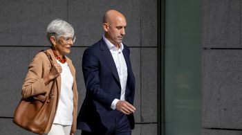 Ex-presidente da Real Federação Espanhola de Futebol depôs na manhã desta sexta (15) sobre a acusação de agressão sexual