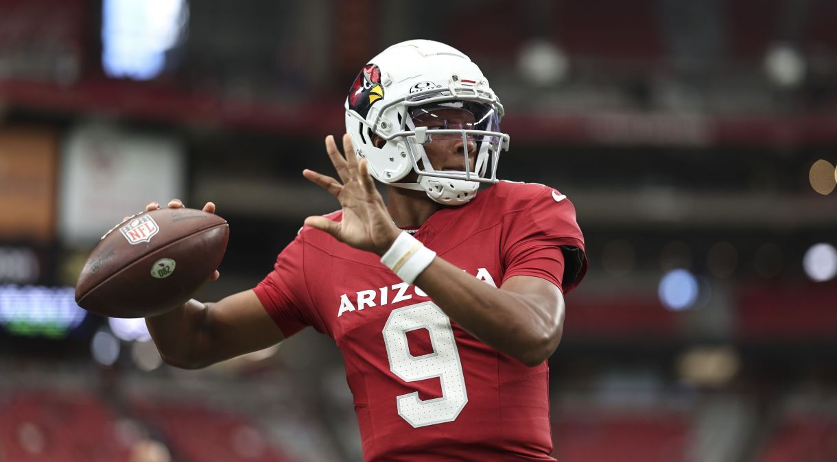 Quarterback dos Cardinals, Josh Dobbs não encontrou a própria camisa na loja da franquia