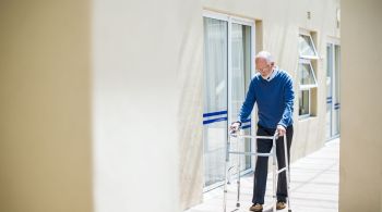 Dados do Instituto Nacional de Traumatologia e Ortopedia apontam que, entre os idosos com 80 anos ou mais, 40% sofrem com quedas todos os anos