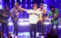 Bruno Mars pode fazer o melhor show do The Town: saiba o que esperar