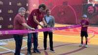 No clube que o revelou, Varejão chora ao falar do pai e inaugura quadras do Cavs