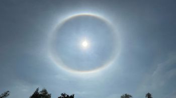 Evento ótico é natural e ocorre devido à refração da luz branca em condições apropriadas