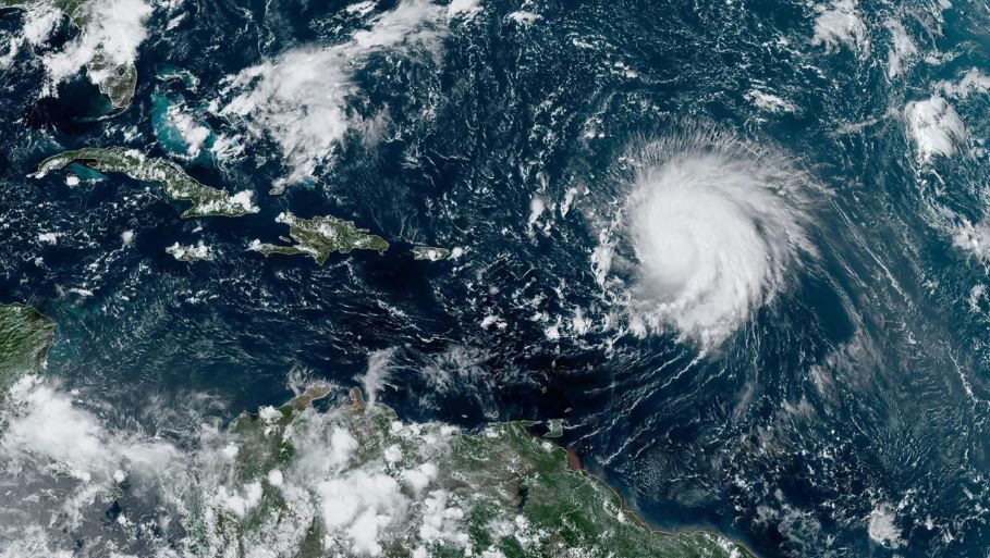 Imagem de satélite do furacão Lee fornecida pela Administração Oceânica e Atmosférica Nacional (NOAA)
