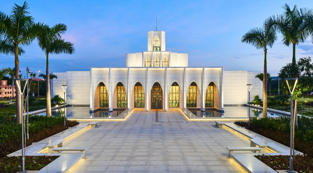 Novo templo passa a compor a paisagem arquitetônica de Brasília