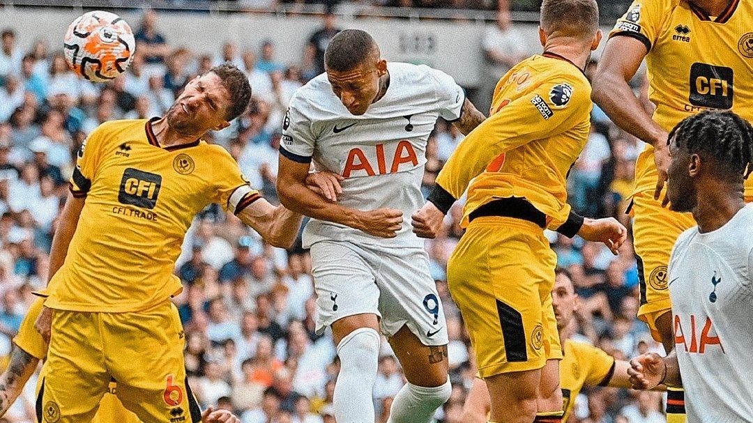 Richarlison cabeceia para marcar gol decisivo do Tottenham