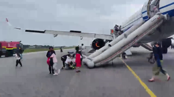 Todos os 146 passageiros e nove tripulantes saíram da aeronave em segurança após o pouso