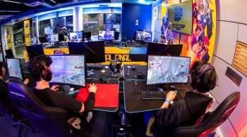 Gamers poderão participar do Aiming Challenge e concorrer a uma viagem para a final global do Red Bull Campus Clutch