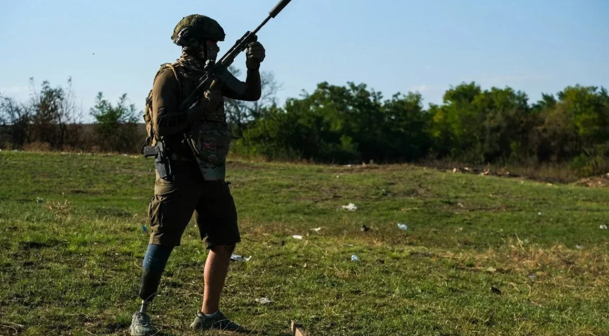 O soldado amputado Danilo em um campo de treinamento na região de Zaporizhzhia, no sul da Ucrânia.