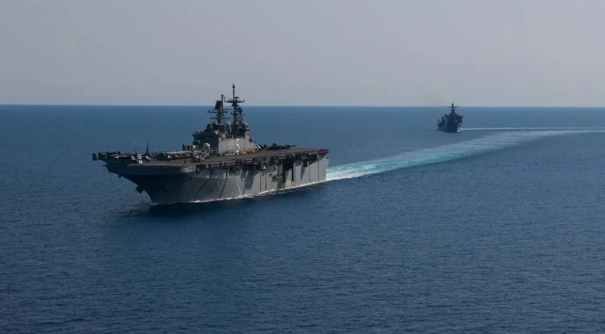 As forças navais Houthi realizaram um ataque com mísseis contra o navio porta-contêineres Maersk Hangzhou