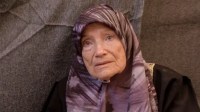 “Vejo a morte 20 vezes por dia”, diz mulher de 90 anos após fugir de casa na Faixa de Gaza