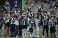 Paulinho “tira” Cruzeiro do Hino Nacional: “A imagem do Galo resplandece”