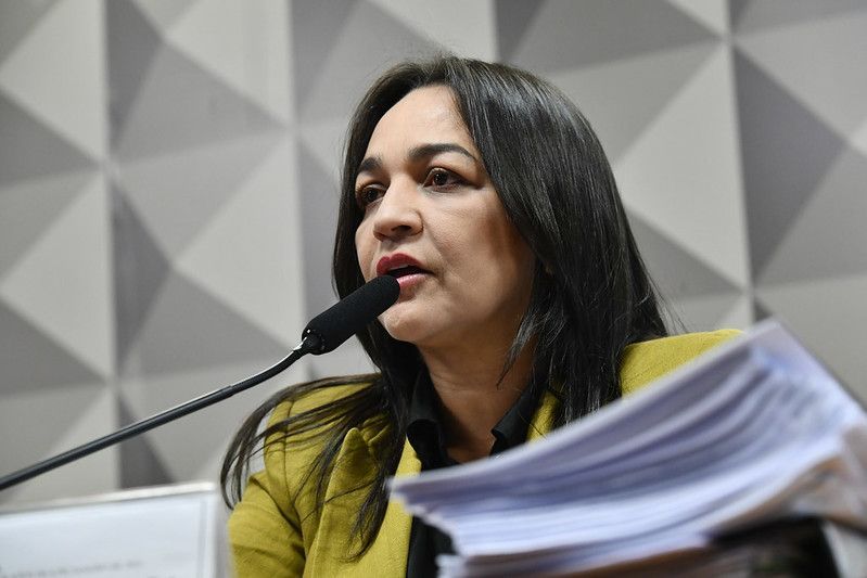 Eliziane Gama (PSD-MA) lê o relatório da CPMI - 8 de janeiro