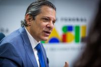 Haddad tenta segurar revisão de meta até março, mas enfrenta resistência no Planalto