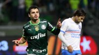 Raphael Veiga marca, Palmeiras vence Bahia e assume vice-liderança do Brasileirão