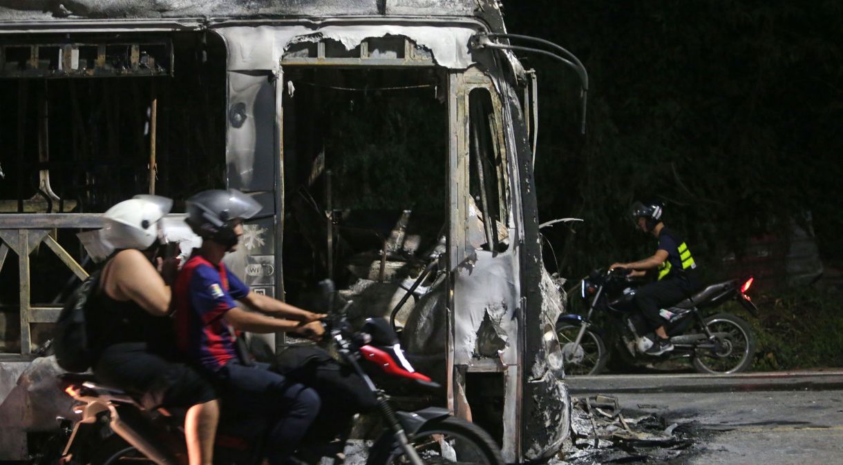 Morte de miliciano levou ao maior ataque a ônibus da história do Rio