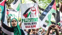 Manifestantes protestam a favor da Palestina na Avenida Paulista, em SP