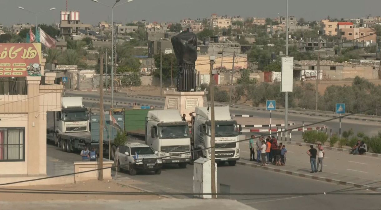 Novo comboio de caminhões cruza passagem de Rafah para levar ajuda humanitária à Faixa de Gaza
