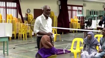 Com quase todos os votos contabilizados, a Comissão Eleitoral do país disse que Muizzu teve apoios de 54% dos eleitores, contra 46% do atual presidente Ibrahim Solih