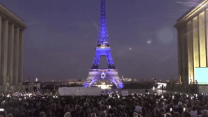 Caixões achados em frente à torre Eiffel teriam ligação com a Rússia, dizem fontes