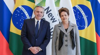 Presidente Alberto Fernández entregou carta à Dilma Rousseff nesta terça-feira (11), durante encontro em Xangai
