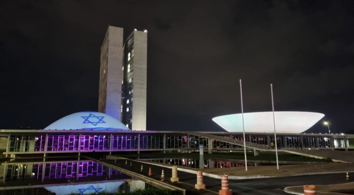 Bandeira de Israel foi projetada na cúpula do Senado Federal a noite de domingo (8)
