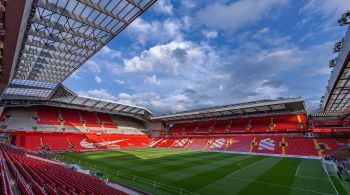 Equipes se enfrentam neste domingo (20), em Anfield, pela 8ª rodada