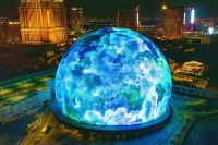 Esfera gigante com maior telão de LED do mundo é inaugurada em Las Vegas com show do U2