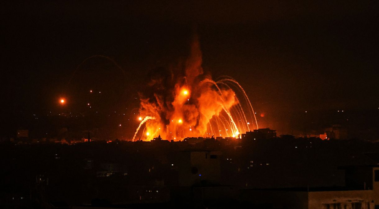 Bombardeio israelense na Faixa de Gaza no domingo (8)