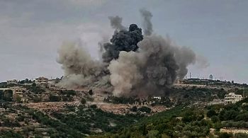 Forças israelenses dizem estar coordenando ataques a "forças terroristas" no país vizinho