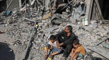 Mais de 2 milhões de palestinos – incluindo mais de um milhão de crianças – vivem na Faixa de Gaza; Cruz Vermelha disse que hospitais no território "correm o risco de se transformarem em necrotérios"
