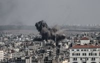 Faixa de Gaza é bombardeada após fim de prazo dado por Israel