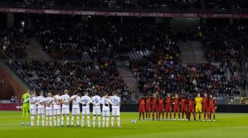 Partida, válida pela oitava rodada das Eliminatórias da Euro, foi suspensa após duas mortes nos arredores do estádio