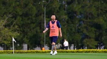 Técnico Lionel Scaloni diz que ainda vai avaliar condições do camisa 10 para partida desta terça-feira (17) em Lima