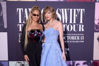 Taylor Swift comparece à pré-estreia de seu filme e posa ao lado de Beyoncé