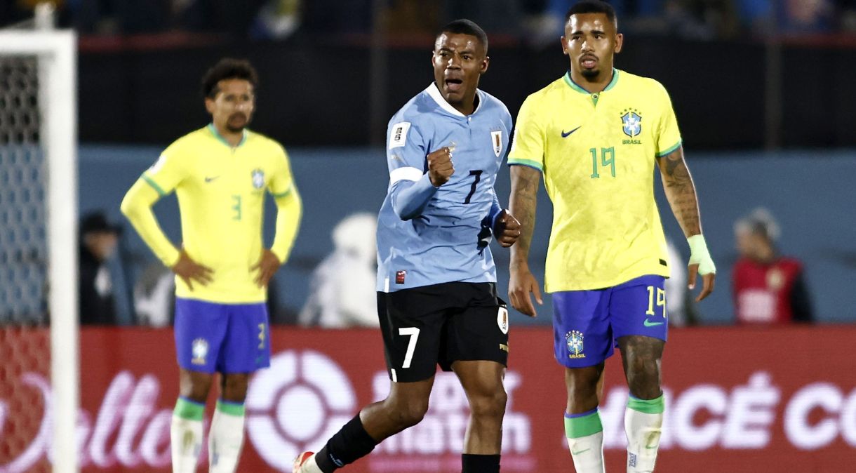 De La Cruz comemora o segundo gol do Uruguai sobre o Brasil