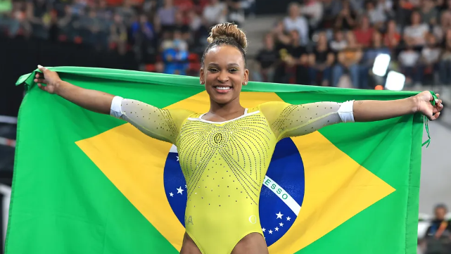Rebeca Andrade ficou com a medalha de prata na Copa do Mundo de ginástica artística