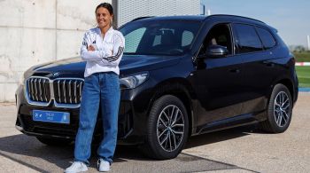 Fornecedora alemã presenteou as jogadoras pela primeira vez, assim como faz com a equipe masculina