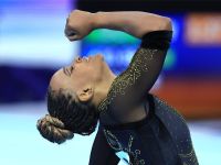 Rebeca Andrade fatura a prata no individual geral no Mundial; Biles é ouro