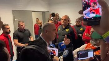 Episódio ocorre na chegada da delegação rubro-negra na Arena do Grêmio, e fotógrafo alega ter sido empurrado por segurança
