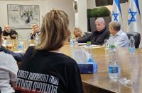 Famílias de reféns se reúnem com Netanyahu pedindo “acordo abrangente” para liberar prisioneiros