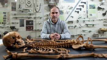 Esqueletos foram encontrados com cadeados em seus ossos, que indica crenças em forças sobrenaturais
