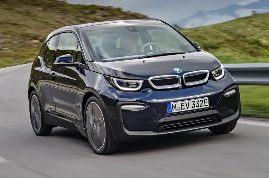 Elétrico da BMW está no ranking dos carros que desvalorizaram neste ano. Modelo teve redução de mais de 12%
