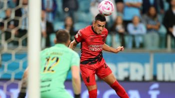 Tricolor iniciou o primeiro tempo ganhando, perdeu chances, e viu o Furacão virar o jogo na Arena